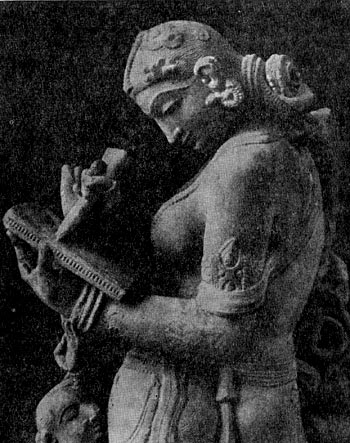 Женщина, пишущая письмо. Скульптура из Бхуванешвара. XII в.