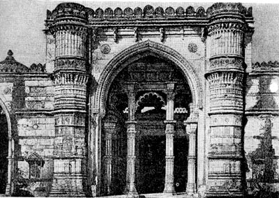 Фасад мечети в Ахмедабаде. XV в.