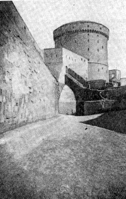 Башня цитадели в Каире. XII-XIII вв.