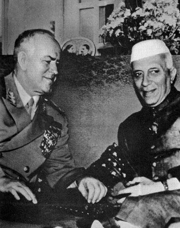 Премьер-министр Индии Джавахарлал Неру и маршал Г. К. Жуков в Дели. 1957 г.