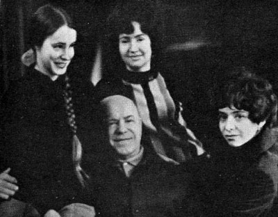 Г. К. Жуков с дочерьми. Справа налево: Элла, Эра, Маша